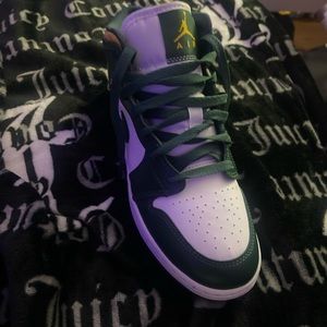 Jordan Mid Sonics size 5 boys in good condition